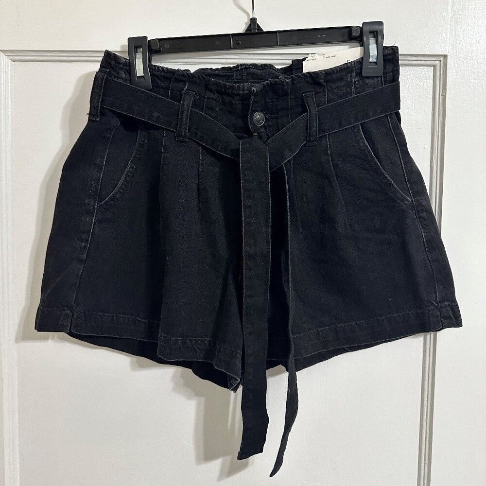 Worn once American Eagle Black Paper Bag Mom Shorts High Rise Size 6